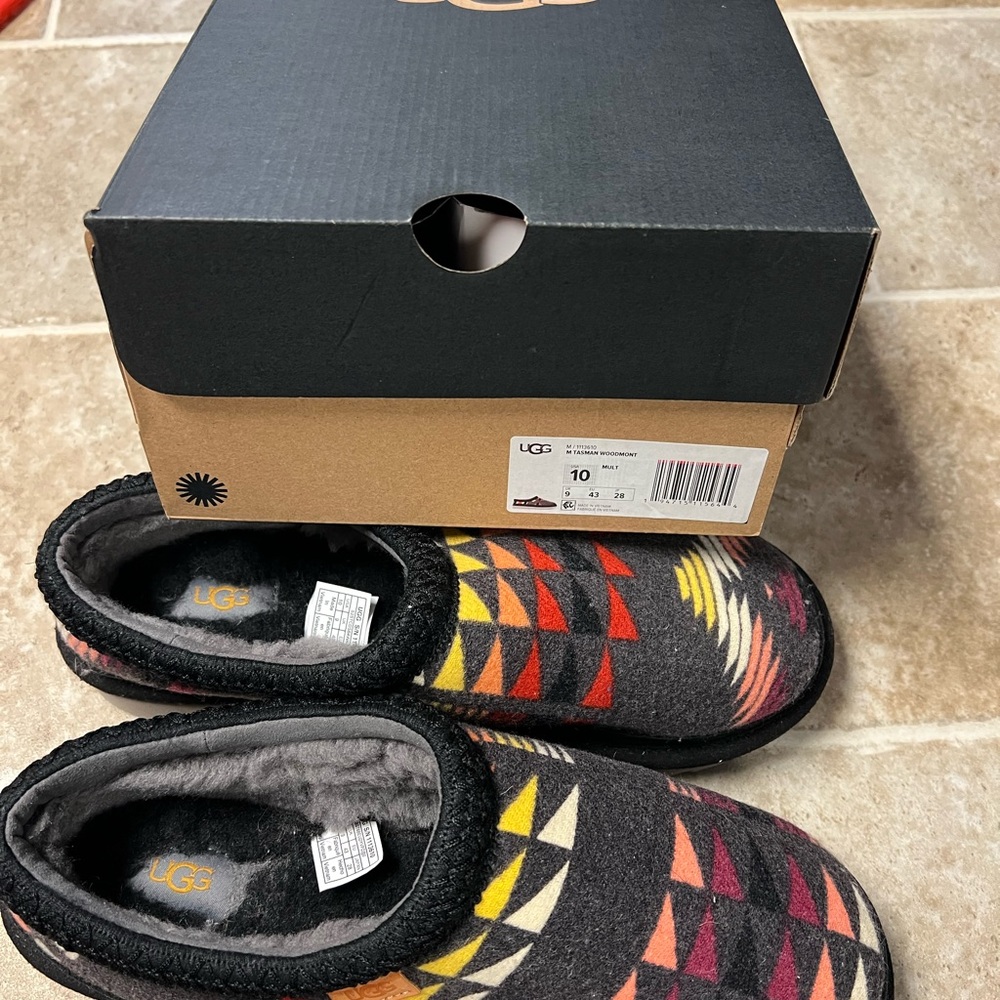 UGG Men's Black and Multicolor Slippers